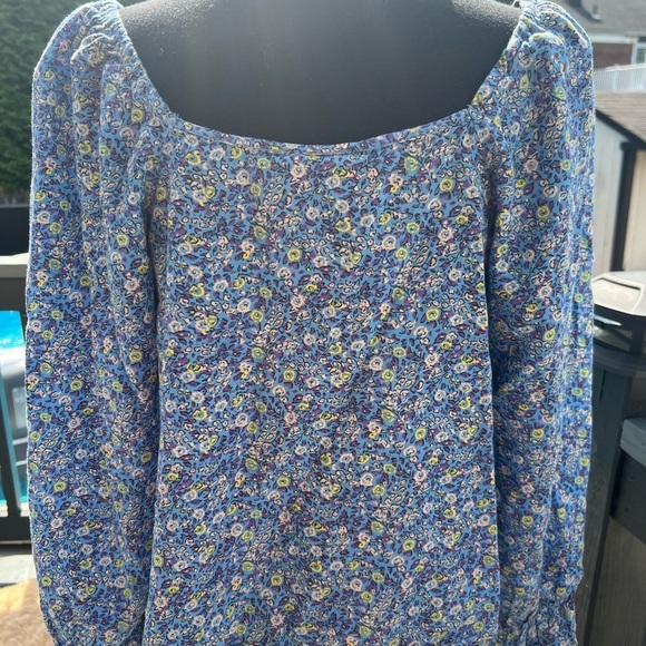 New- Universal Threads Women’s Top - Picture 7 of 9